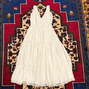 Elegant White Cotton and Lace Dress